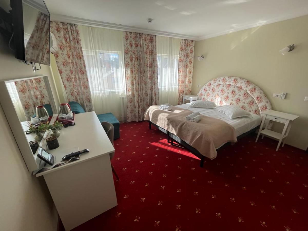 Casa Bucovineana Hotel Suceava Eksteriør billede