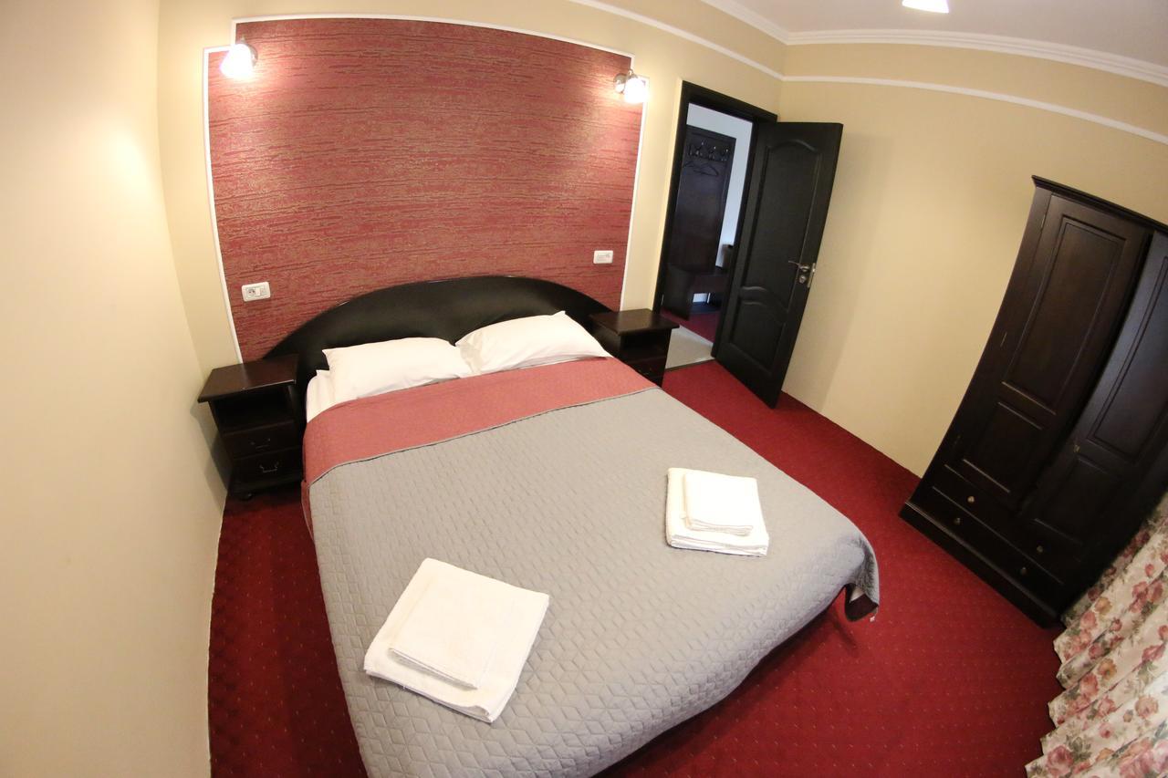 Casa Bucovineana Hotel Suceava Eksteriør billede