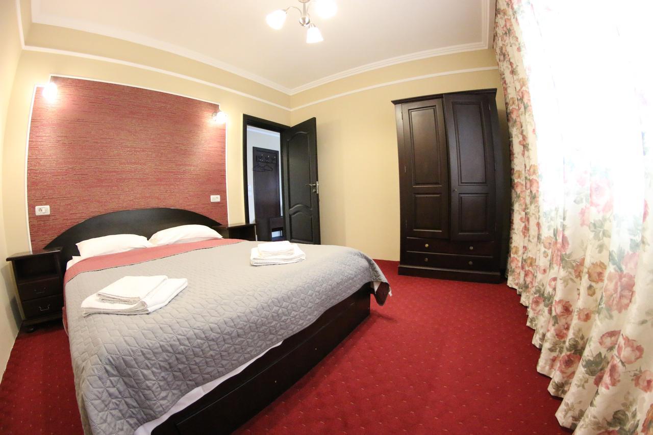 Casa Bucovineana Hotel Suceava Eksteriør billede