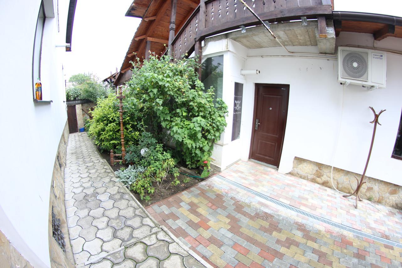 Casa Bucovineana Hotel Suceava Eksteriør billede