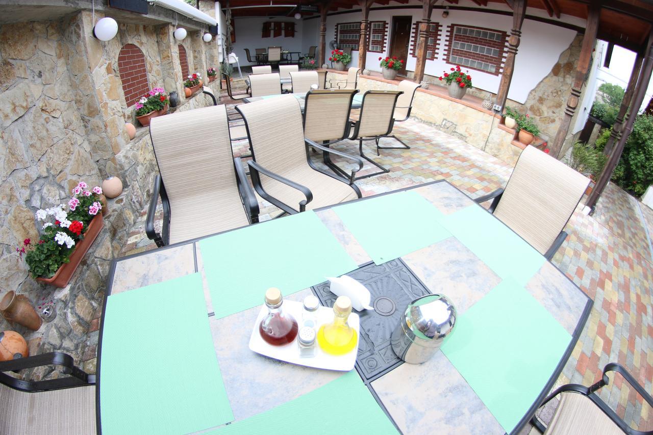 Casa Bucovineana Hotel Suceava Eksteriør billede