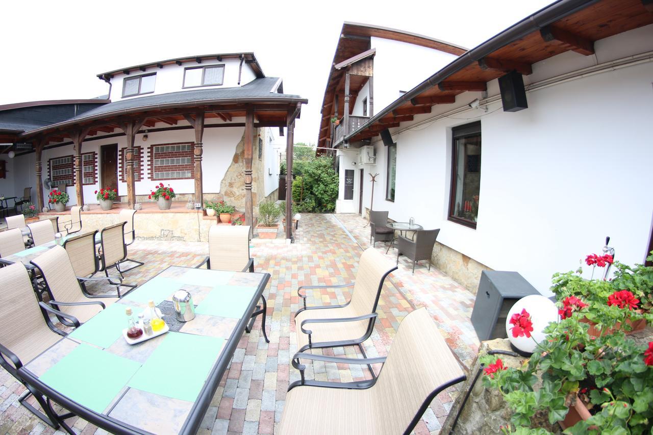 Casa Bucovineana Hotel Suceava Eksteriør billede