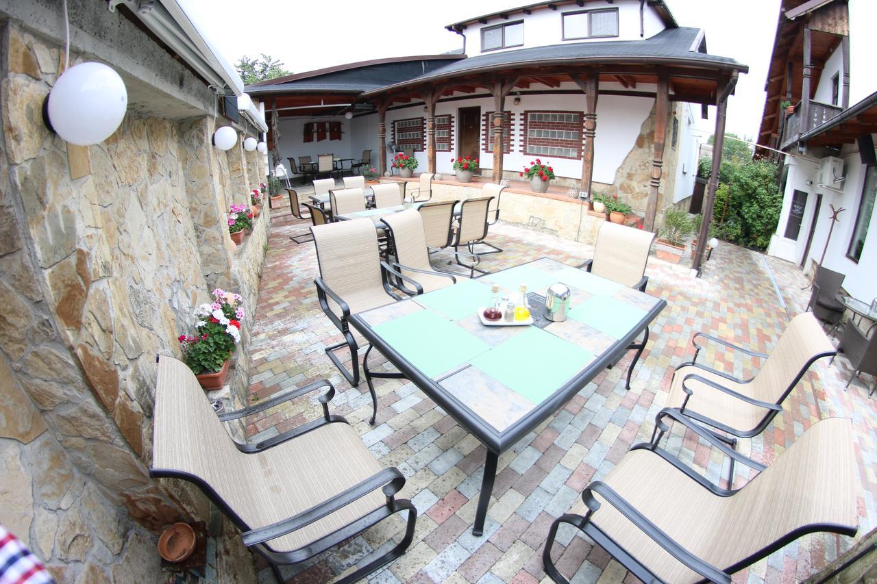 Casa Bucovineana Hotel Suceava Eksteriør billede