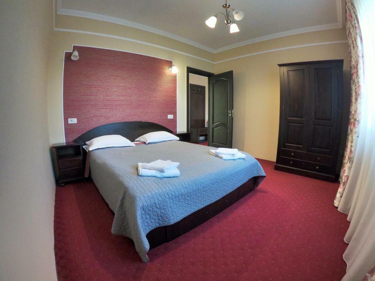 Casa Bucovineana Hotel Suceava Eksteriør billede